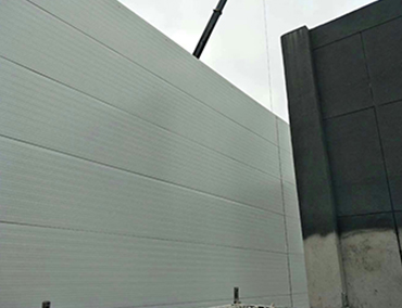 サンドイッチパネルで家を建てるには？