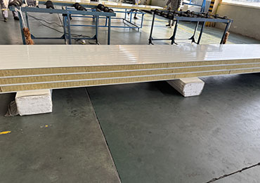 サンドイッチパネル VS 断熱金属パネル