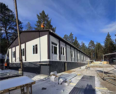 ロシアのキャンプ用コンテナハウス建設